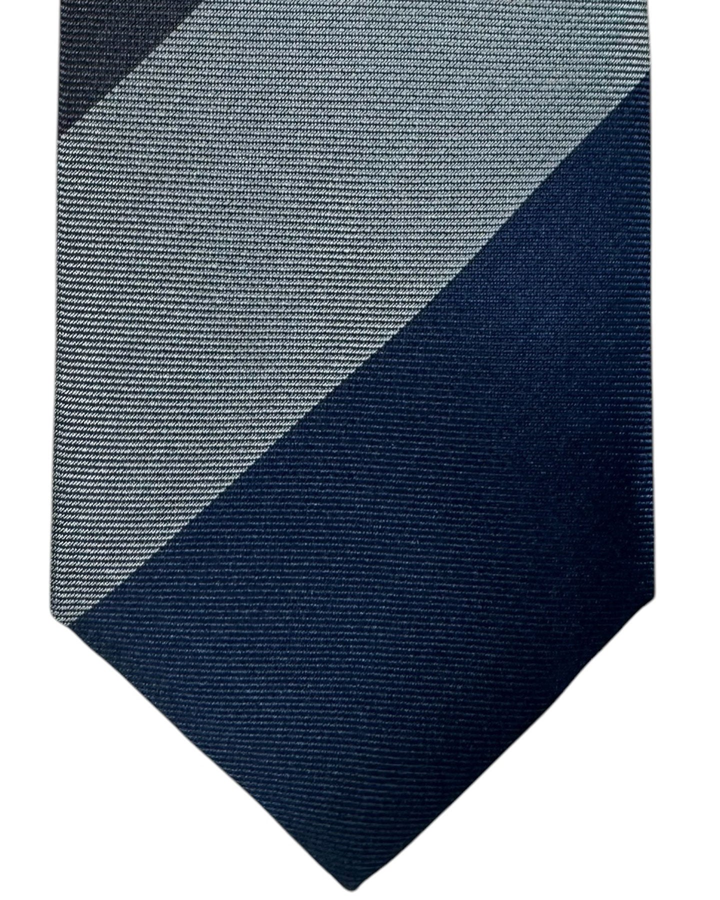 gene250140 Tie
