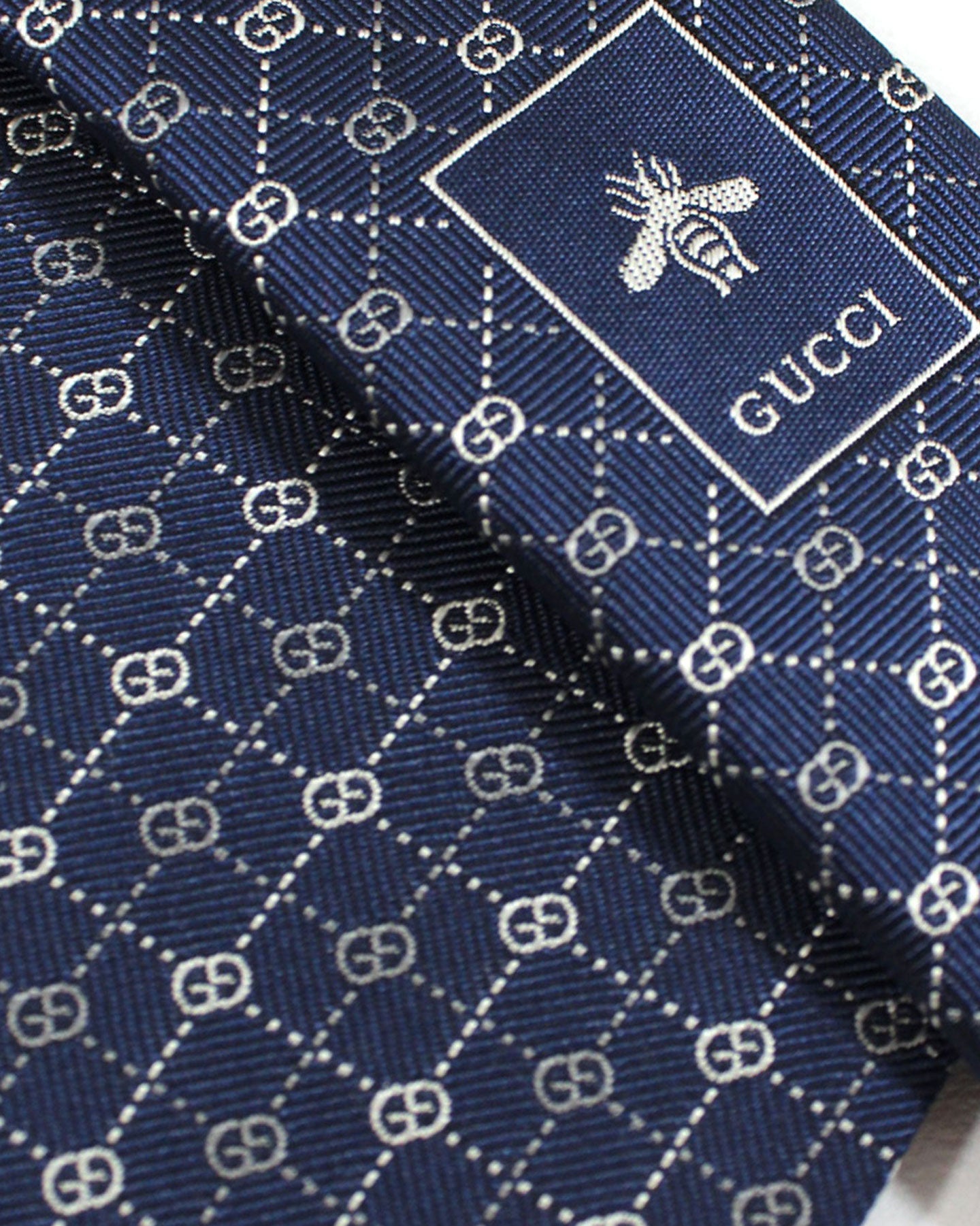 New Gucci Men's Horizontal Scarf Tie – Fixtures Close Up