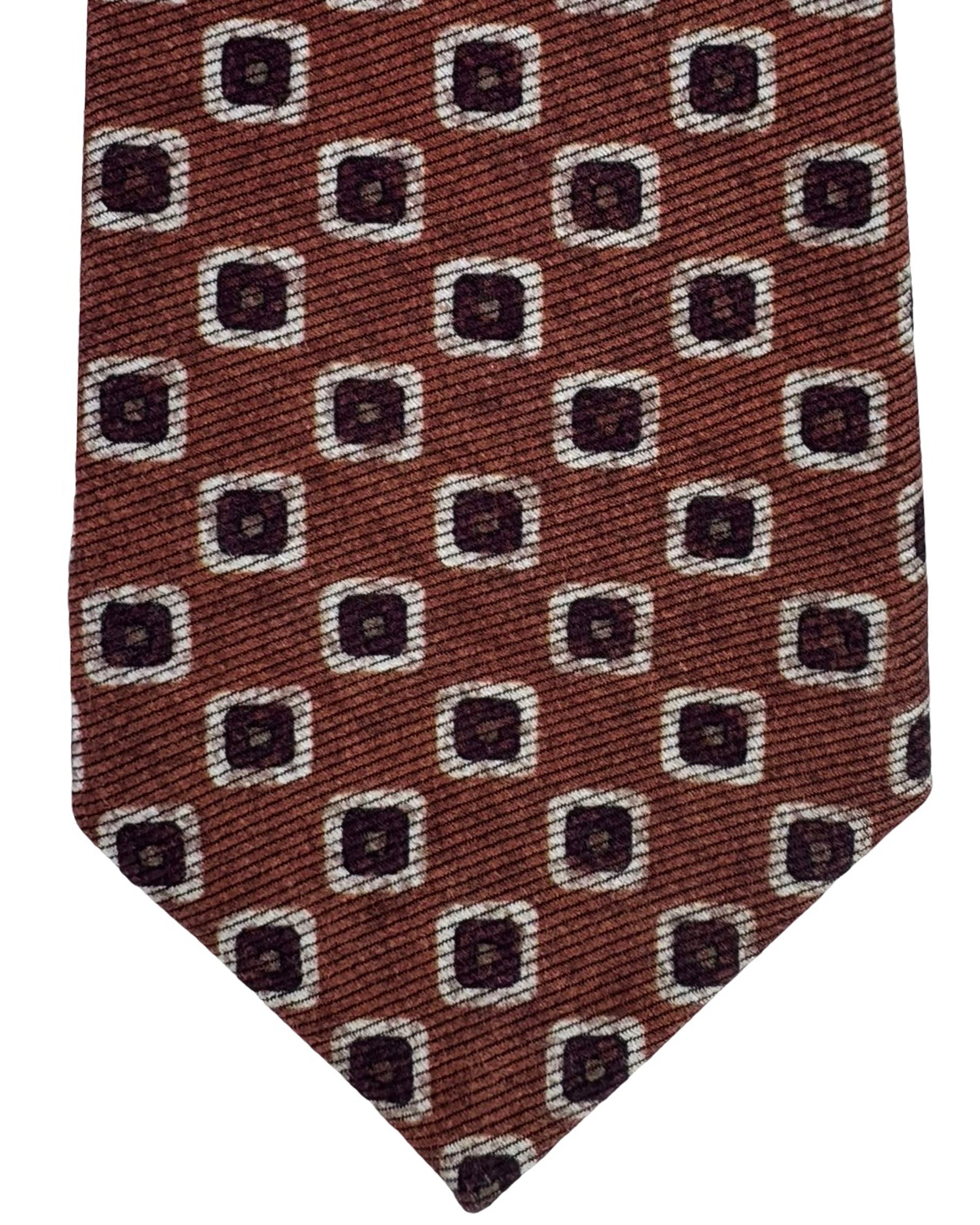 Cravate Kiton 100% Soie – 7 Plis – Orange Rougeâtre / Blanc Avec Motifs Pourpres